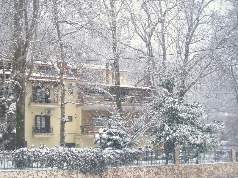 Nostos Hotel Káto Loutrákion Buitenkant foto