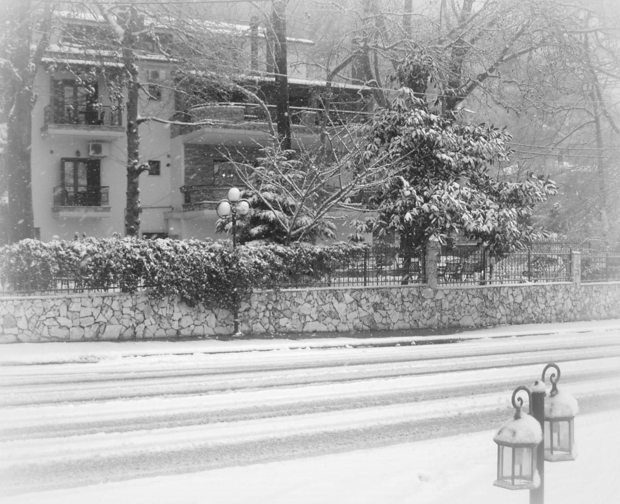 Nostos Hotel Káto Loutrákion Buitenkant foto