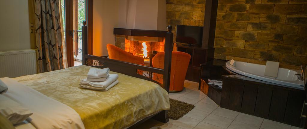 Nostos Hotel Káto Loutrákion Buitenkant foto