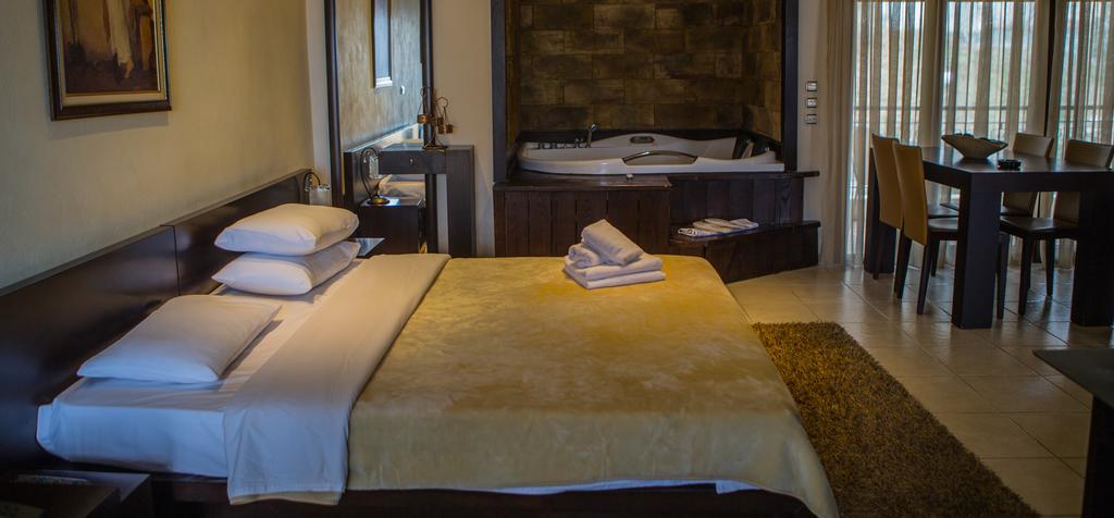 Nostos Hotel Káto Loutrákion Buitenkant foto