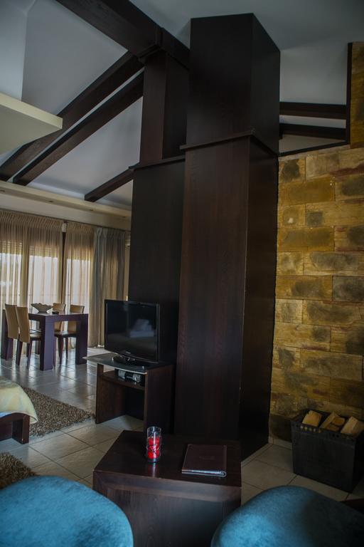 Nostos Hotel Káto Loutrákion Buitenkant foto